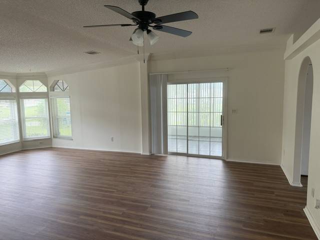 Beautifully Renovated 1890 Sq Ft Home-Move-IN-Ready thumbnail 15