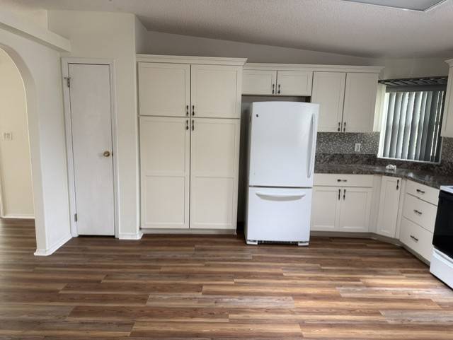 Beautifully Renovated 1890 Sq Ft Home-Move-IN-Ready thumbnail 5