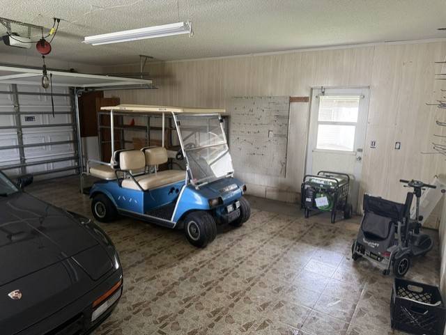 Beautifully Renovated 1890 Sq Ft Home-Move-IN-Ready thumbnail 25