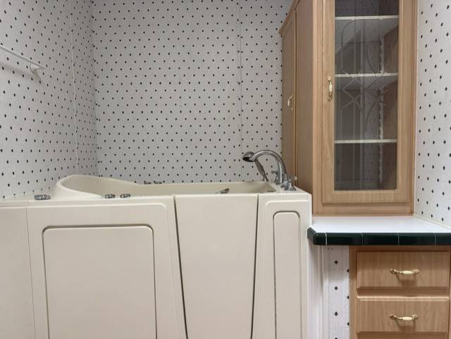 Beautifully Renovated 1890 Sq Ft Home-Move-IN-Ready thumbnail 12