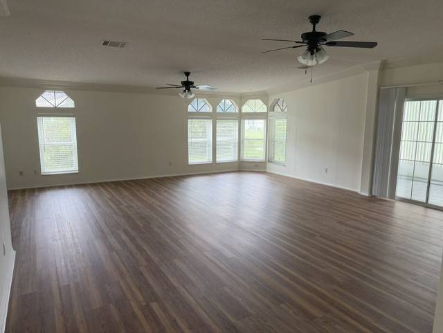Beautifully Renovated 1890 Sq Ft Home-Move-IN-Ready thumbnail 14