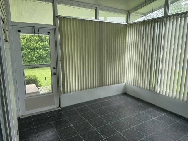Beautifully Renovated 1890 Sq Ft Home-Move-IN-Ready thumbnail 24