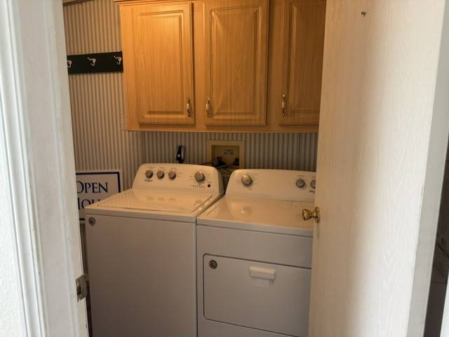 Beautifully Renovated 1890 Sq Ft Home-Move-IN-Ready thumbnail 19