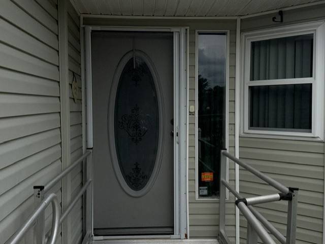 Beautifully Renovated 1890 Sq Ft Home-Move-IN-Ready thumbnail 3