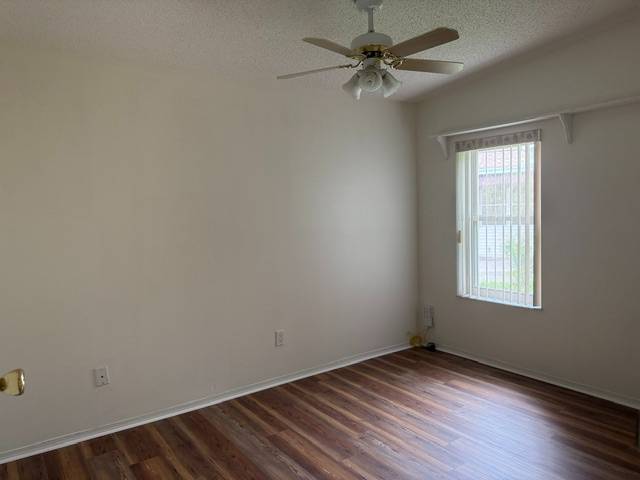 Beautifully Renovated 1890 Sq Ft Home-Move-IN-Ready thumbnail 17