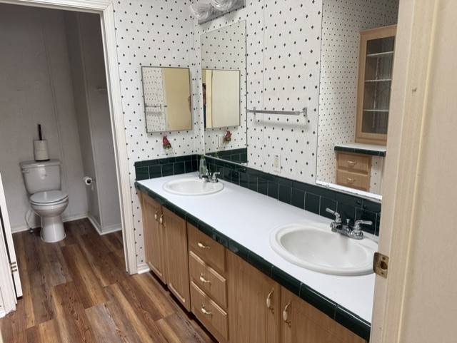 Beautifully Renovated 1890 Sq Ft Home-Move-IN-Ready thumbnail 13