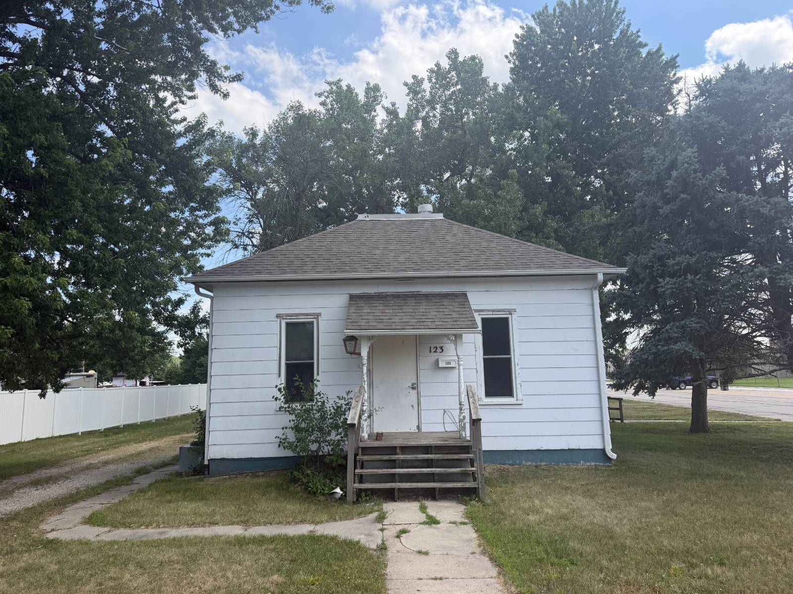 Photo 2 of 13 of home listing at 123 W 5th ST, Schuyler, NE 68661