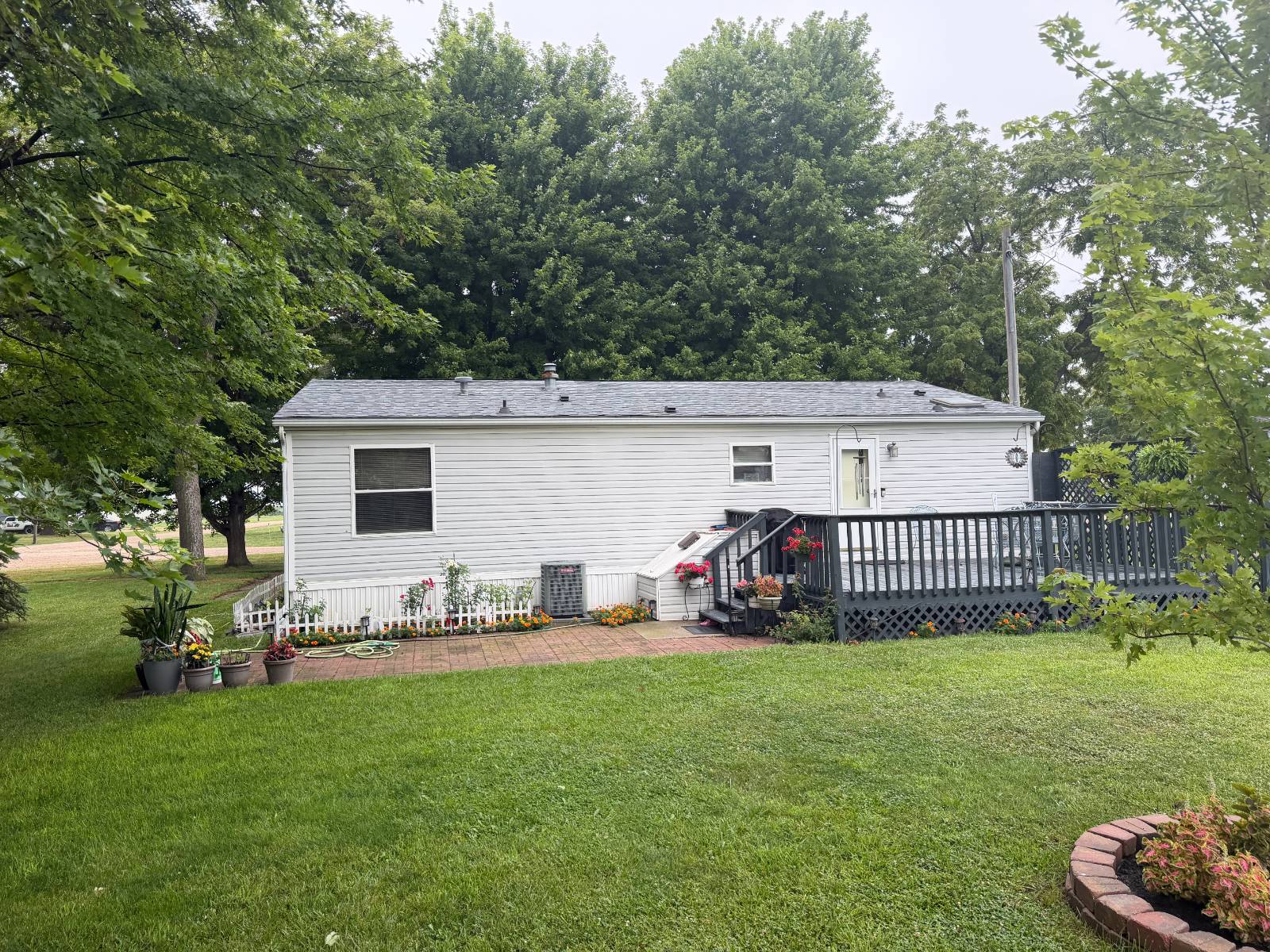 Photo 2 of 20 of home listing at 286 Tilden ST, Richland, NE 68601