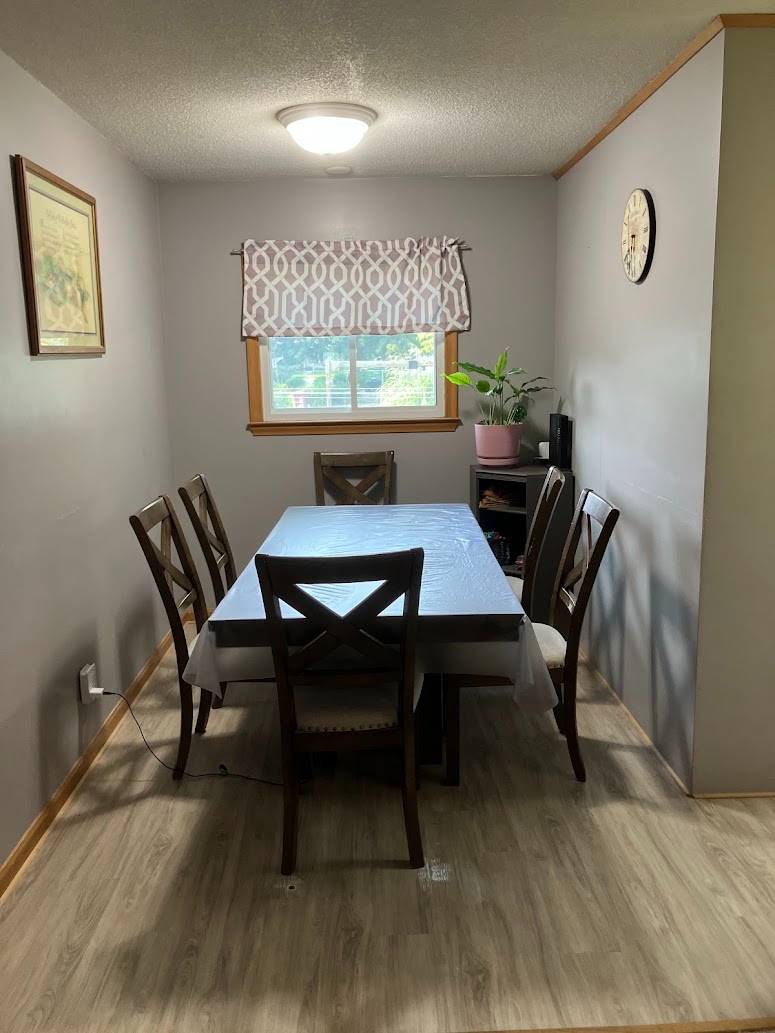 Photo 8 of 11 of home listing at 520 Eads Ave, Hebron, NE 68370