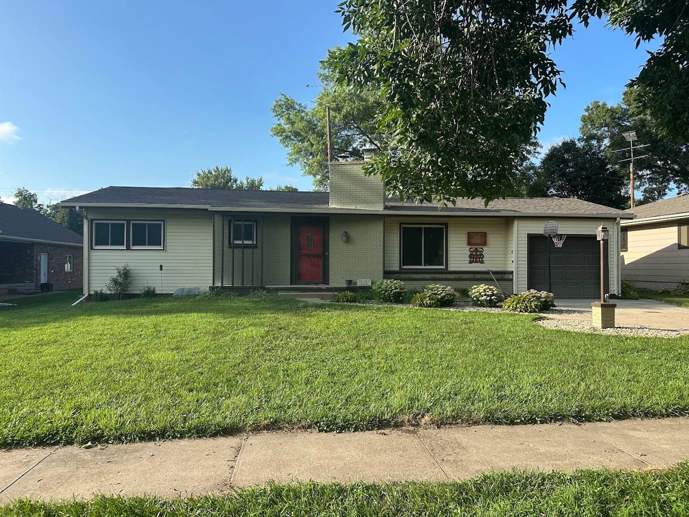 Photo 1 of 11 of home listing at 520 Eads Ave, Hebron, NE 68370