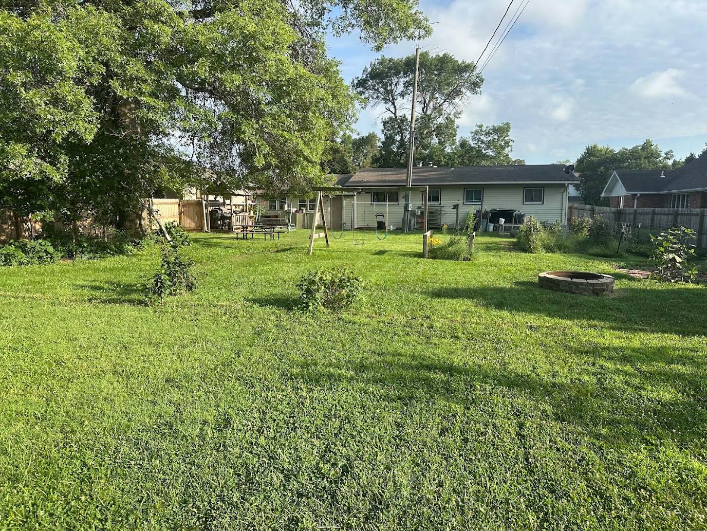 Photo 3 of 11 of home listing at 520 Eads Ave, Hebron, NE 68370