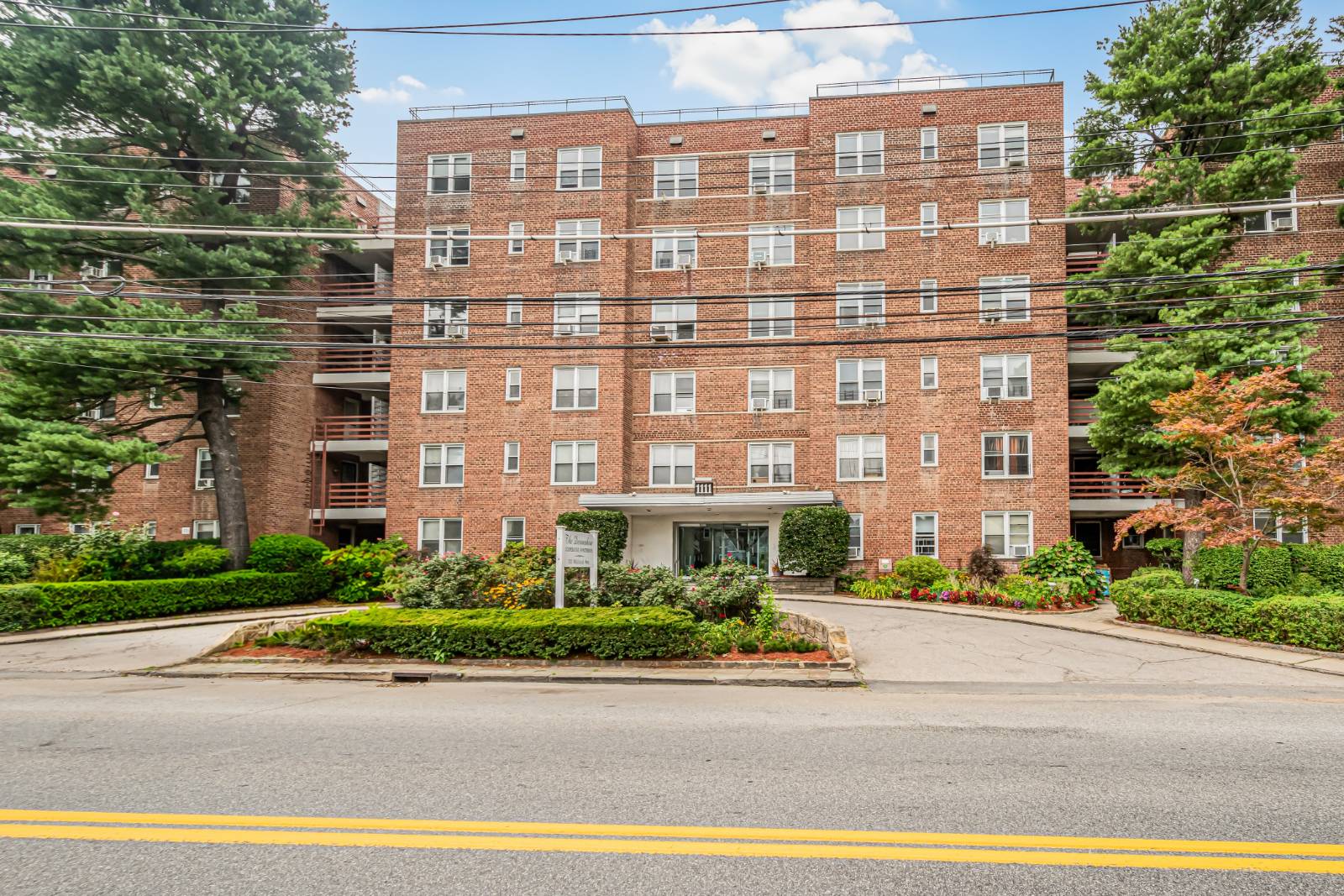 1111 Midland Avenue, #4D