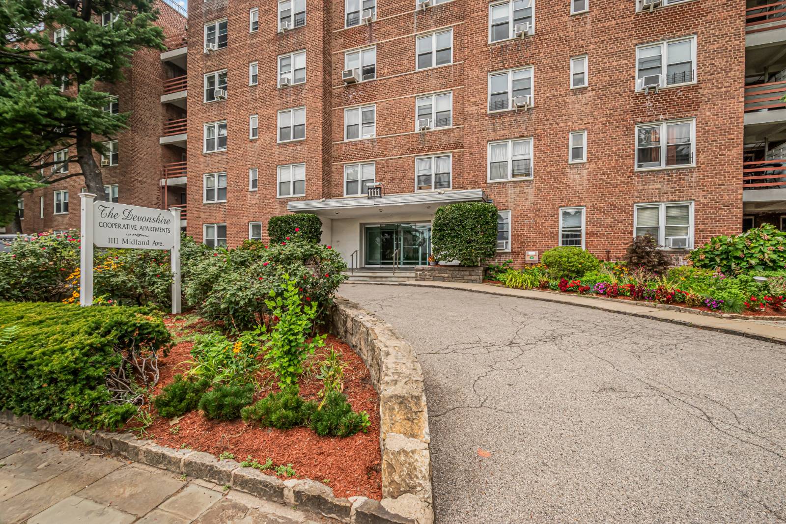 1111 Midland Avenue, #4D