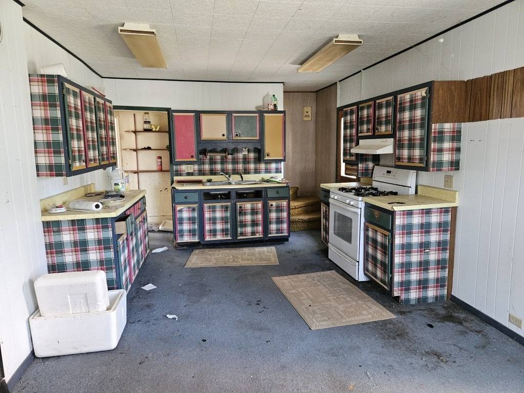 Photo 3 of 16 of home listing at 103 Elm Street, Crawford, NE 69339