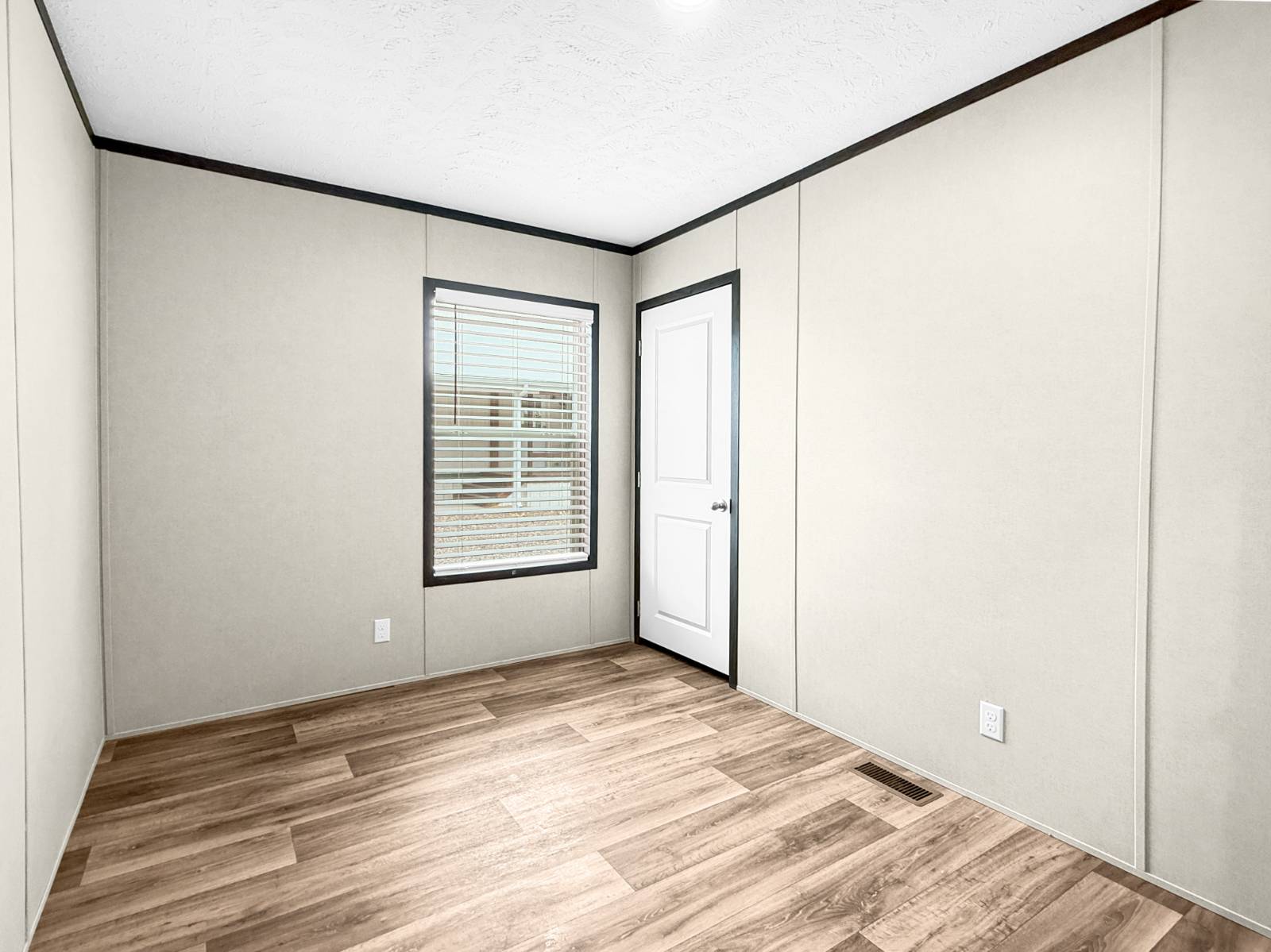 Photo 18 of 27 of manufactured home listing at 7 Rappala Nsl, Lemoyne, NE 69146