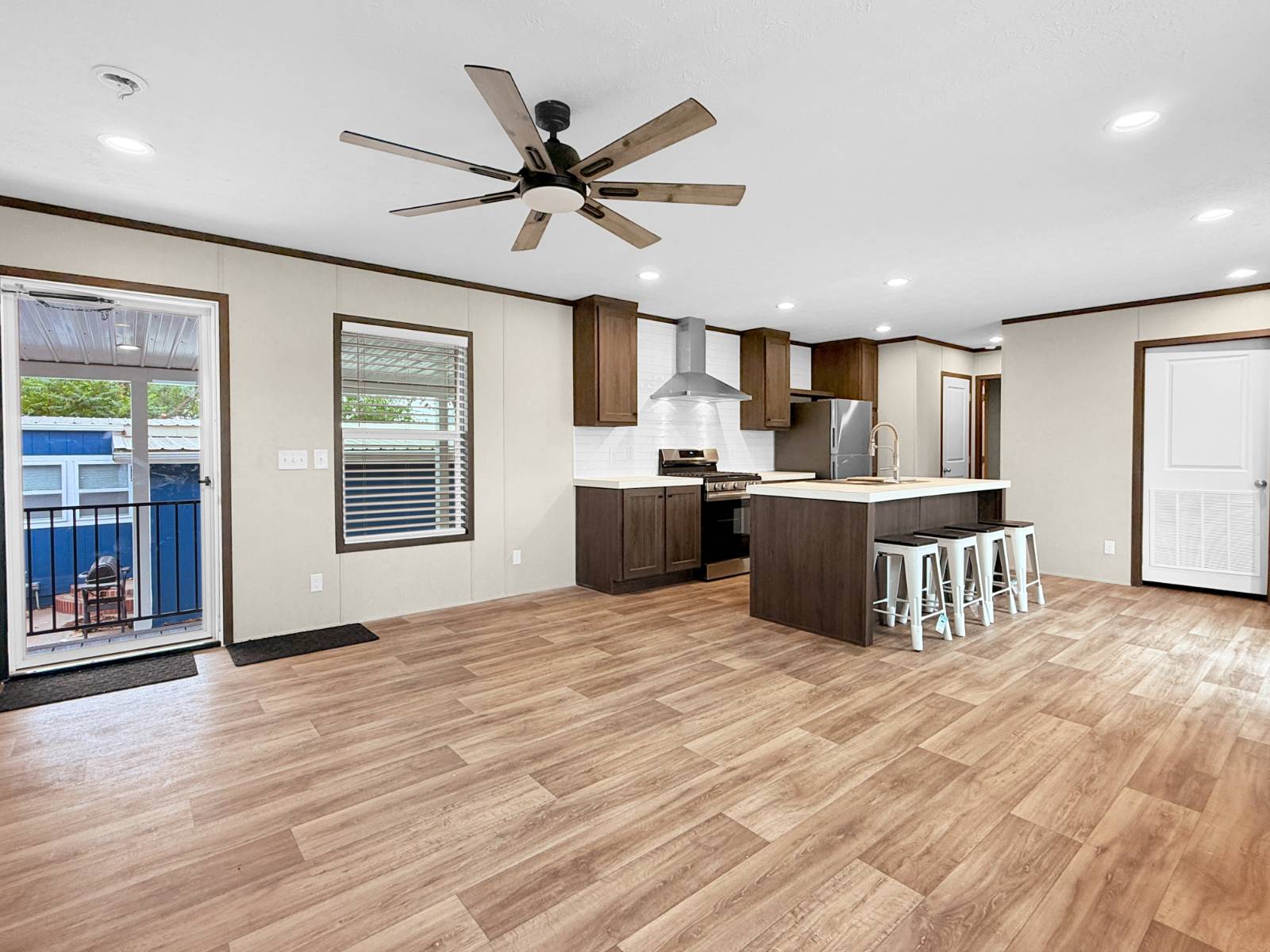 Photo 8 of 27 of manufactured home listing at 7 Rappala Nsl, Lemoyne, NE 69146