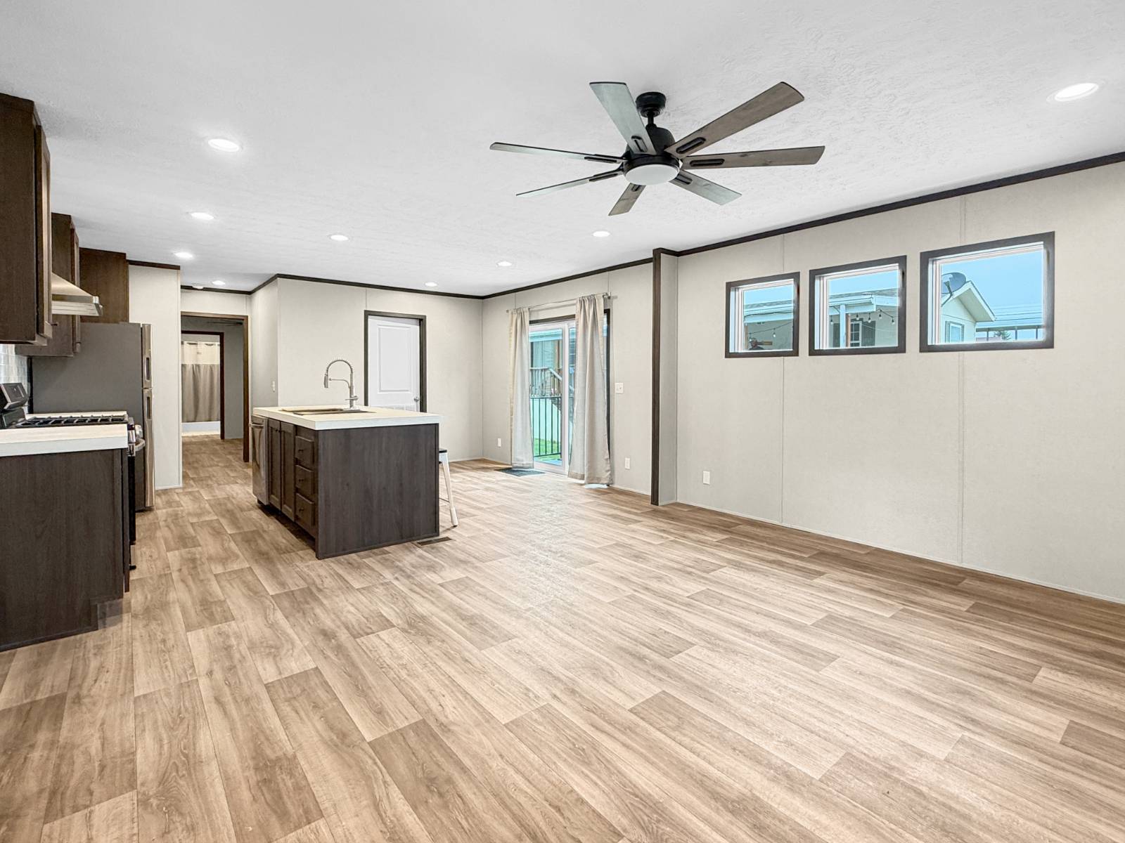 Photo 7 of 27 of manufactured home listing at 7 Rappala Nsl, Lemoyne, NE 69146