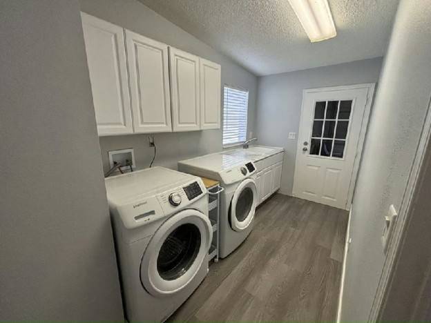 Newly renovated.  2394 Sq Ft.  Contemporary and Spacious design thumbnail 6