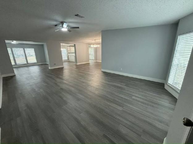 Newly renovated.  2394 Sq Ft.  Contemporary and Spacious design thumbnail 9