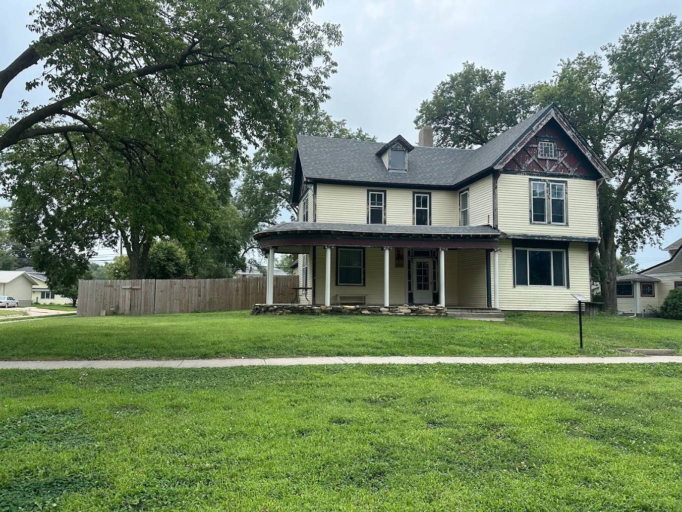 Photo 2 of 25 of home listing at 635 Olive Ave., Hebron, NE 68370