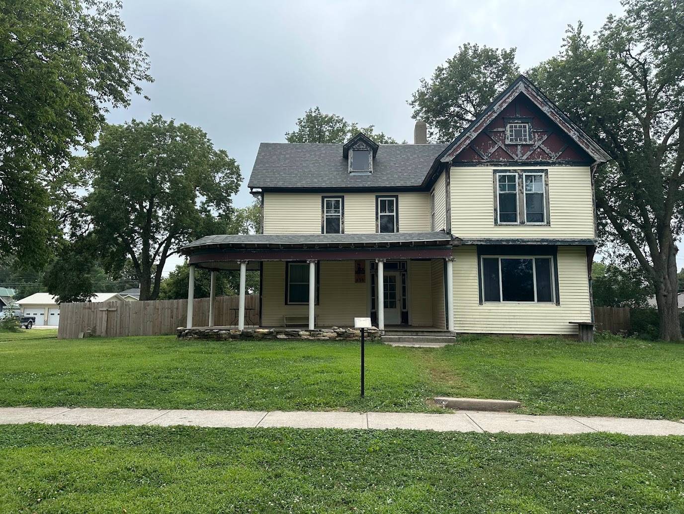 Photo 1 of 25 of home listing at 635 Olive Ave., Hebron, NE 68370