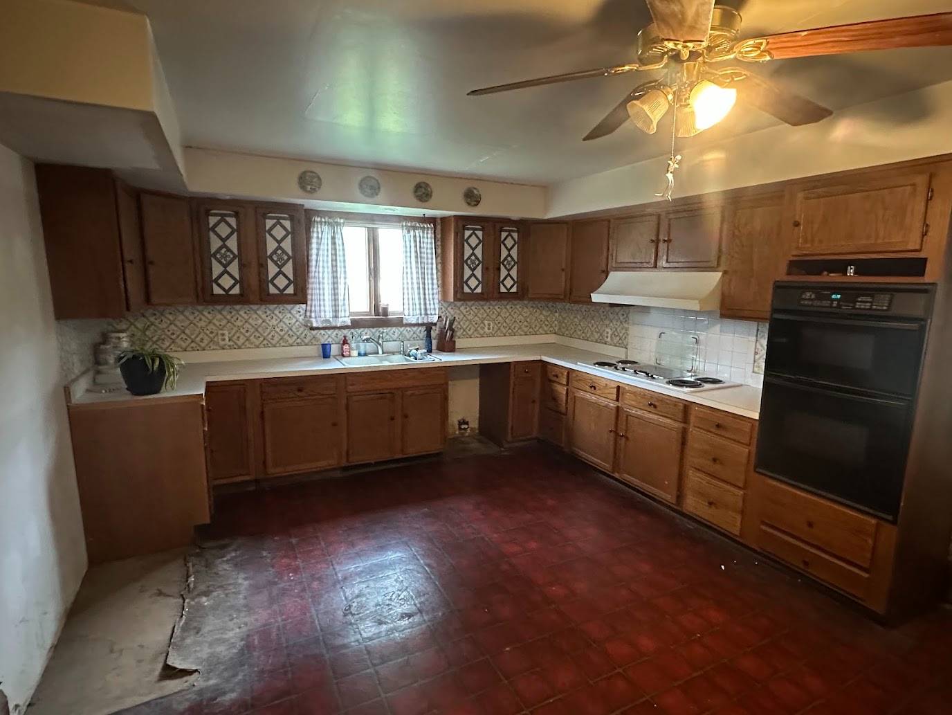 Photo 13 of 25 of home listing at 635 Olive Ave., Hebron, NE 68370