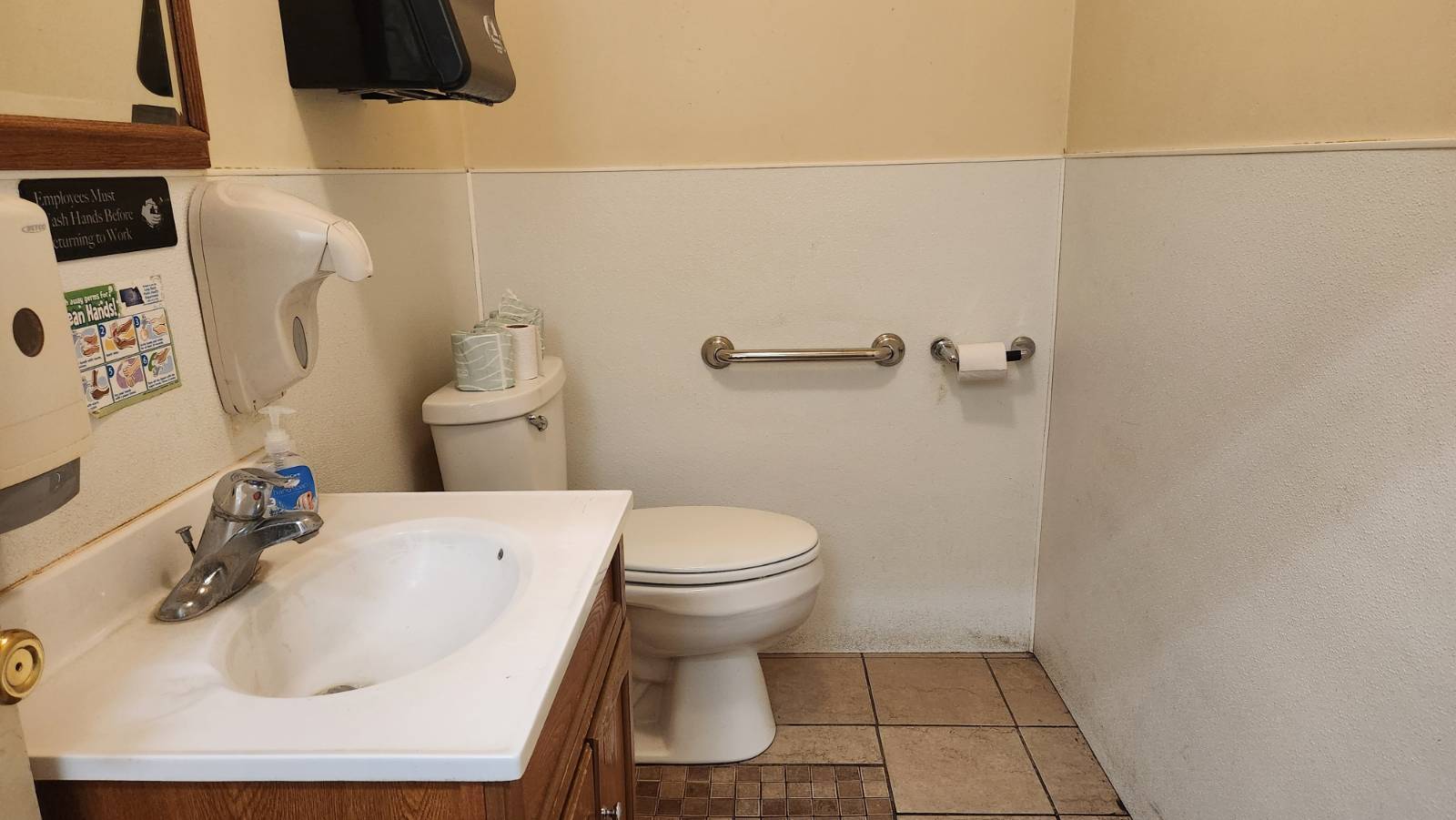 Photo 15 of 18 of commercial property listing at 813 6th Street, St Paul, NE 68873