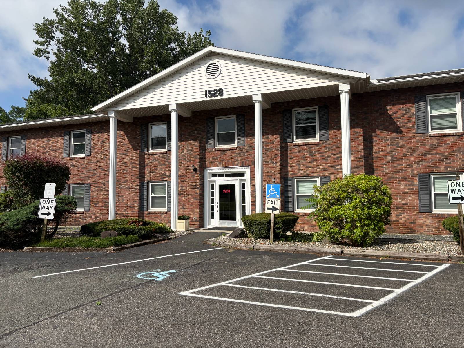 1528 Columbia Tpke