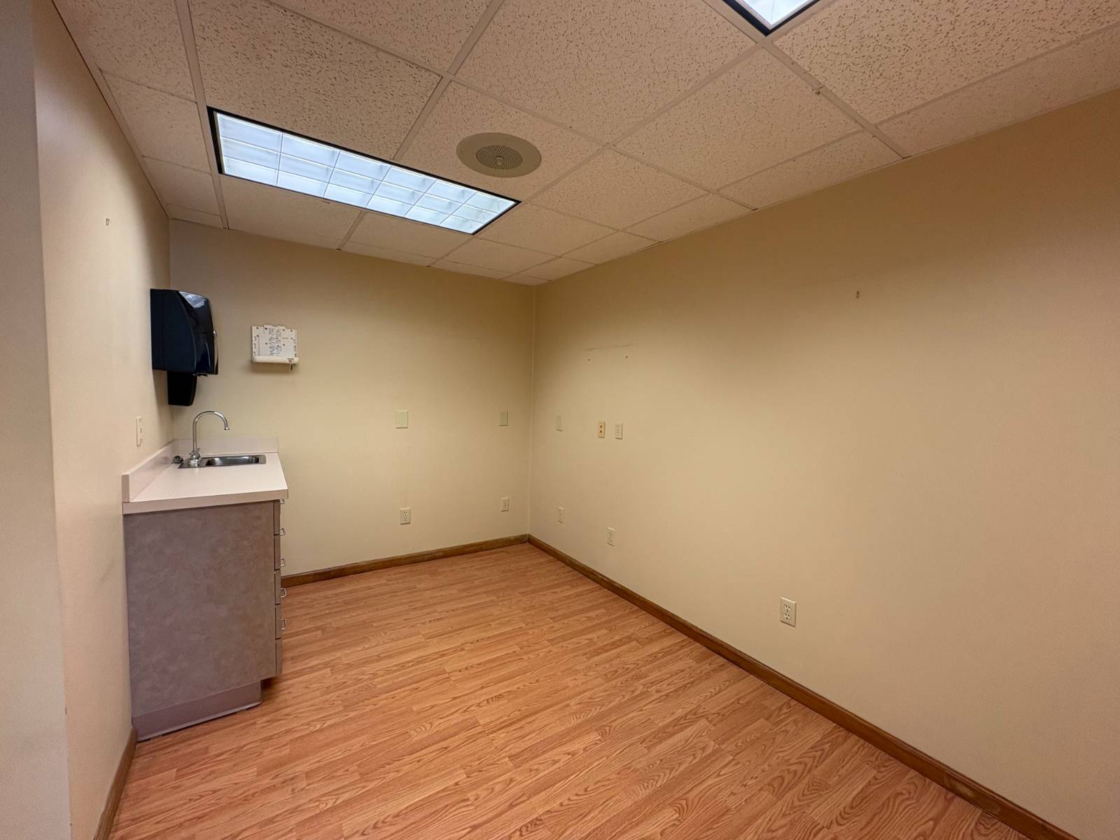 1528 Columbia Tpke