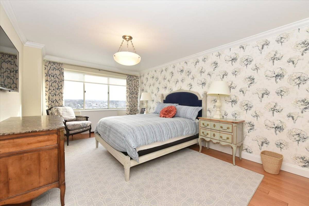 18-15 215th street, #16R