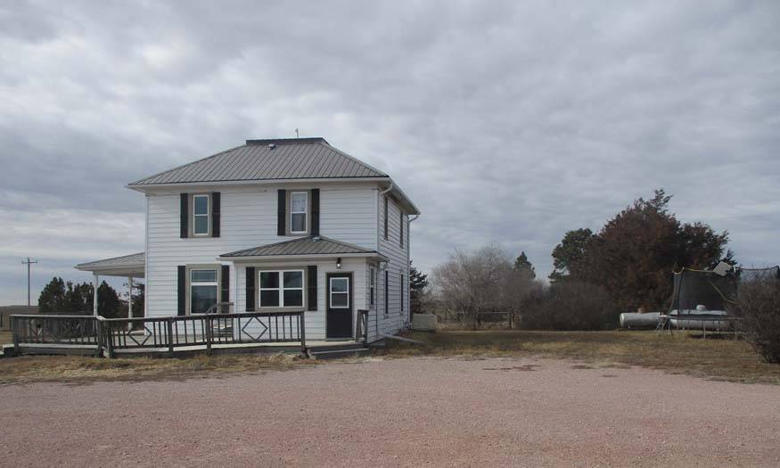 Photo 4 of 38 of home listing at 1694 680th Rd, Gordon, NE 69343