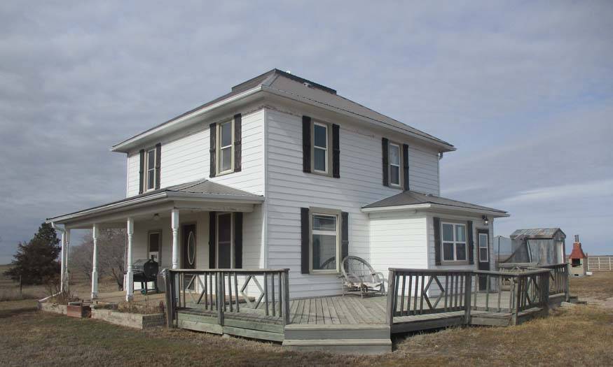 Photo 3 of 38 of home listing at 1694 680th Rd, Gordon, NE 69343