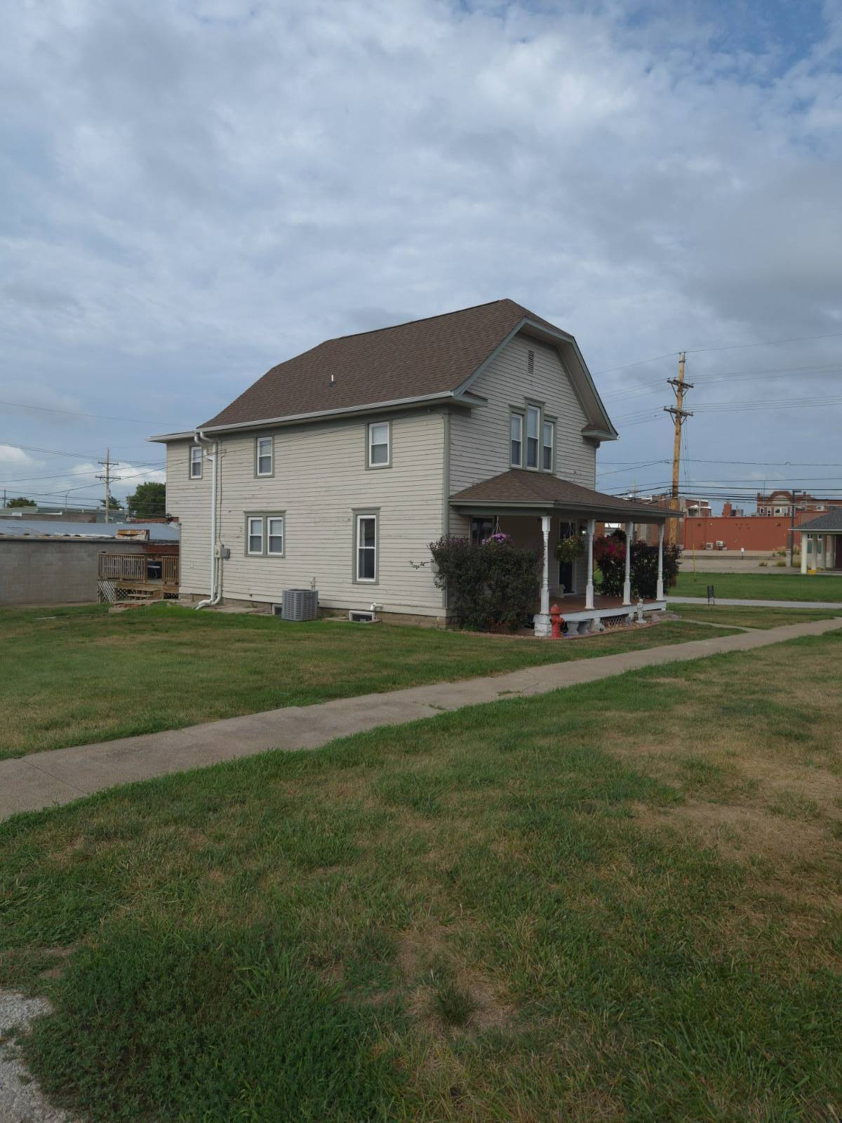 Photo 4 of 45 of home listing at 1100 13th St, Auburn, NE 68305
