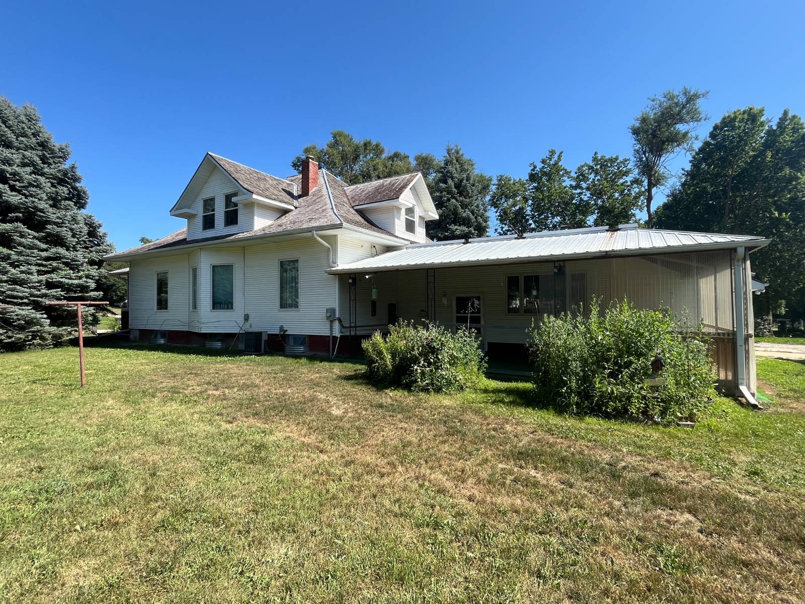 Photo 21 of 25 of home listing at 710 K Street, Neligh, NE 68756