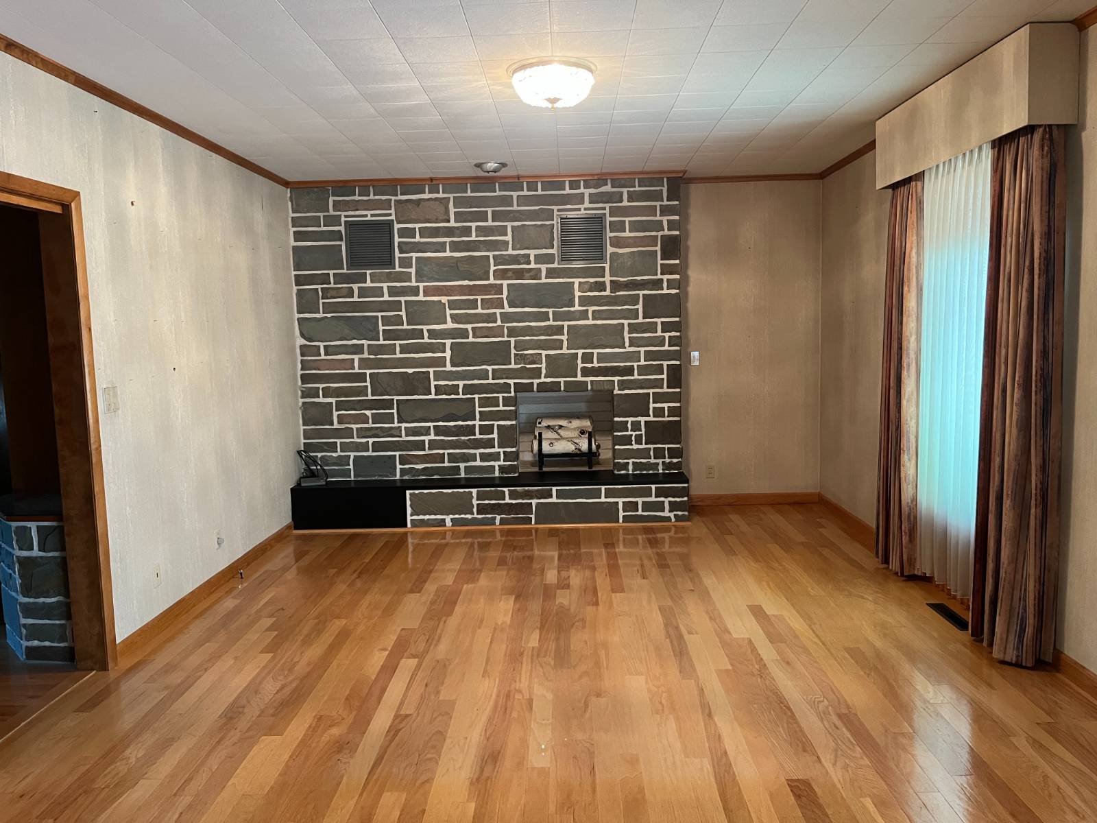 Photo 3 of 25 of home listing at 710 K Street, Neligh, NE 68756