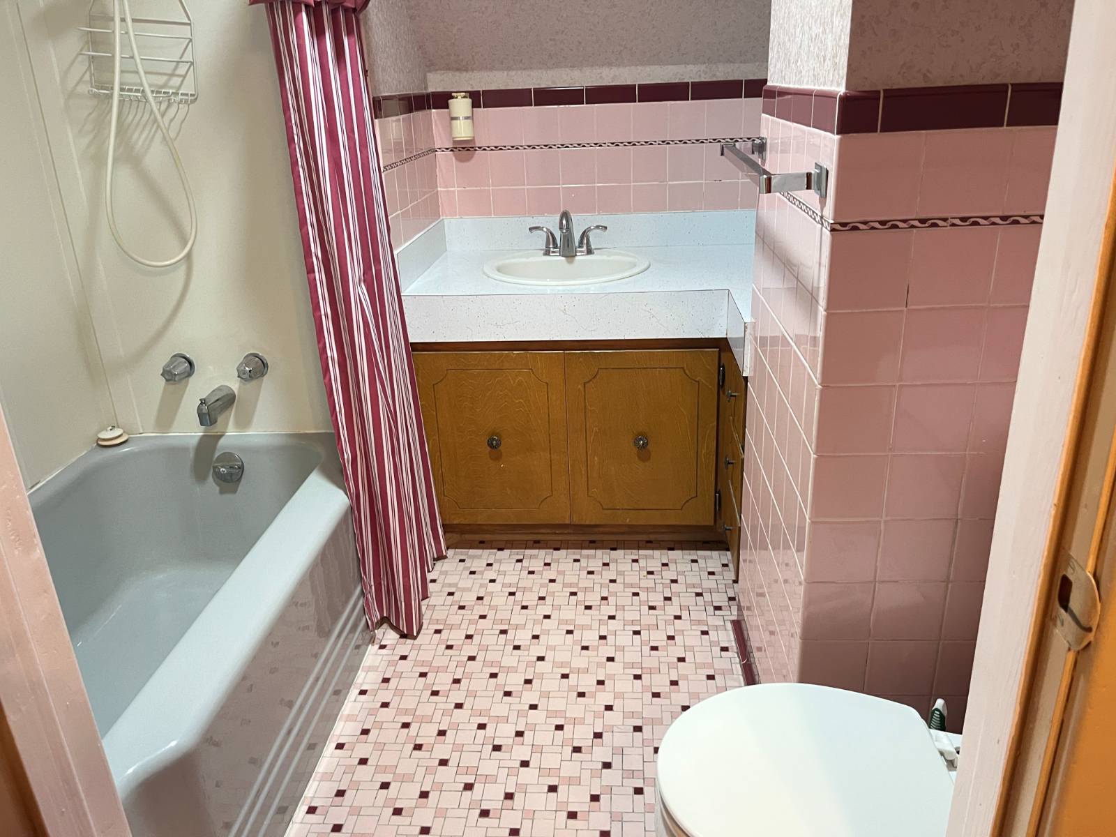 Photo 11 of 25 of home listing at 710 K Street, Neligh, NE 68756
