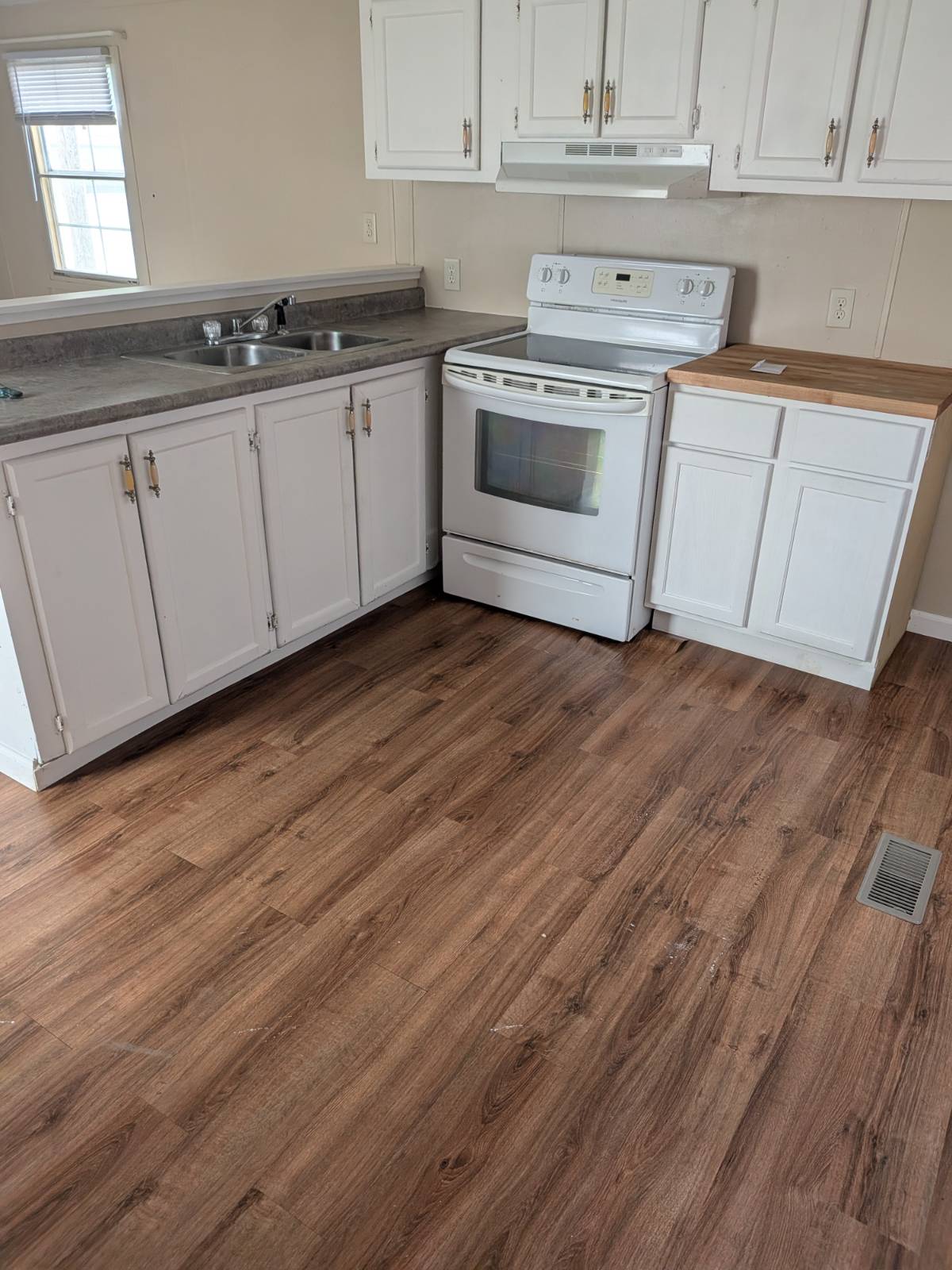 family-friendly neighborhoods, mobile homes, residential communities, comfortable and connected living, community living made