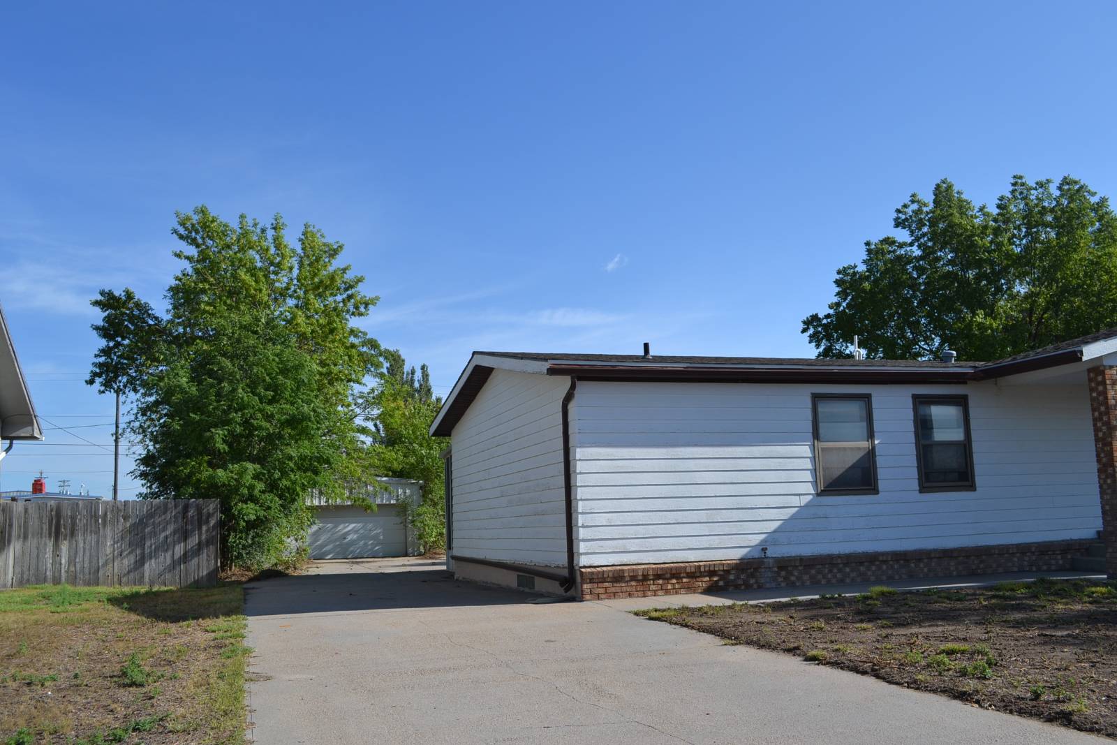 Photo 2 of 18 of home listing at 1216 E 8th Street, Alliance, NE 69301