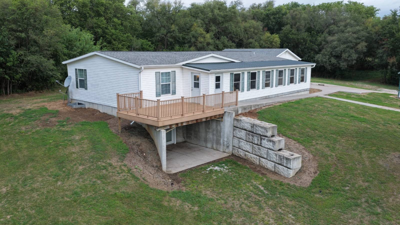 Photo 3 of 38 of home listing at 63770 720 Rd, Stella, NE 68442