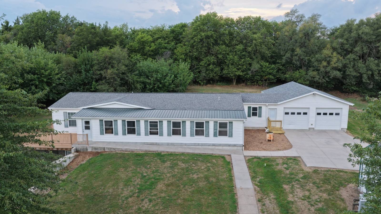 Photo 2 of 38 of home listing at 63770 720 Rd, Stella, NE 68442