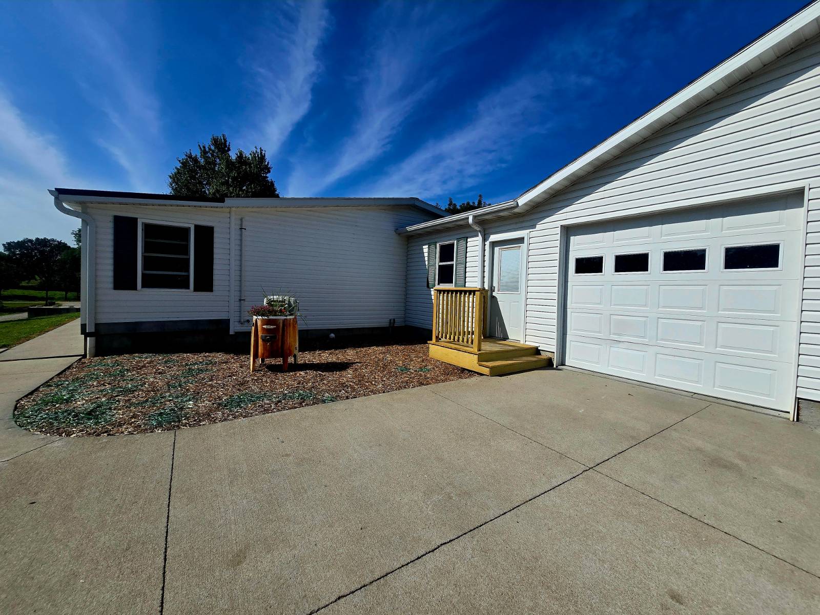 Photo 35 of 38 of home listing at 63770 720 Rd, Stella, NE 68442