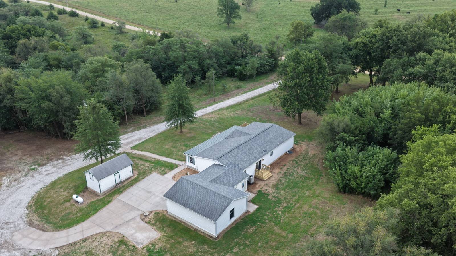 Photo 7 of 38 of home listing at 63770 720 Rd, Stella, NE 68442