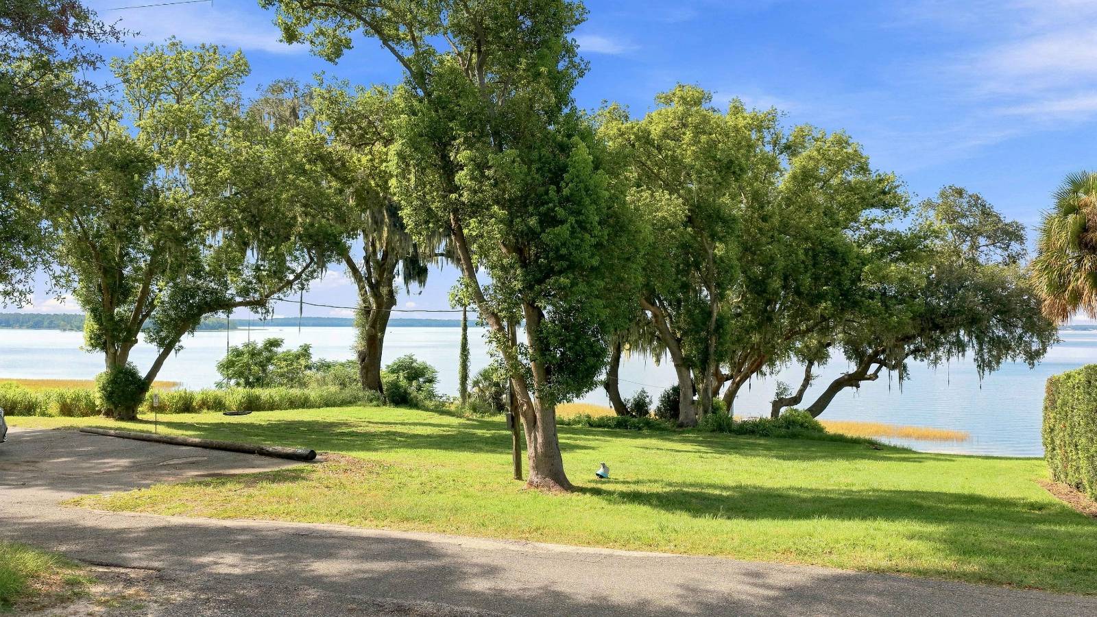 12929 SE Sunset Harbor Road, Weirsdale, FL 32195