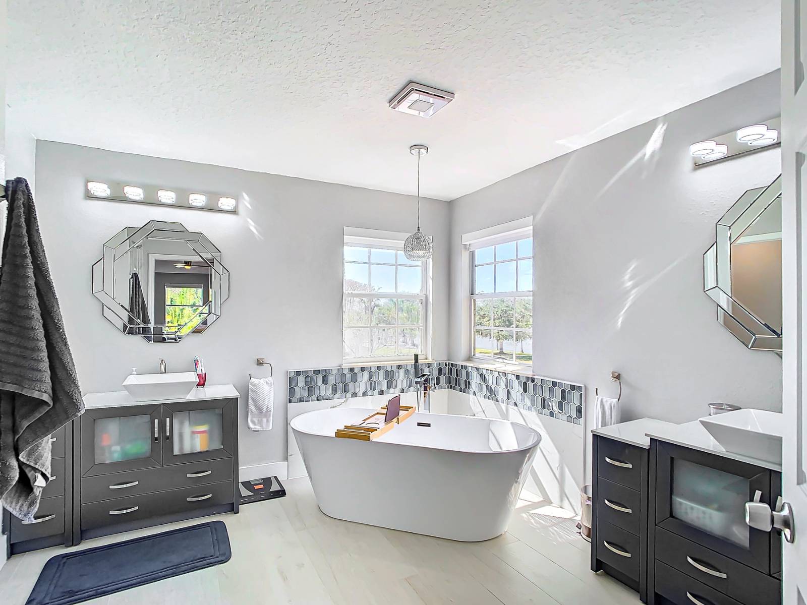 10542 Wittenberg Way, Orlando, FL 32832