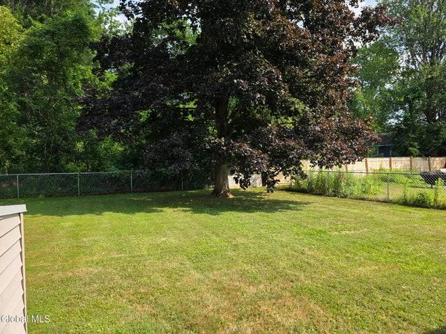 5514 E. Woodlawn Place