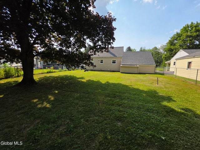 5514 E. Woodlawn Place