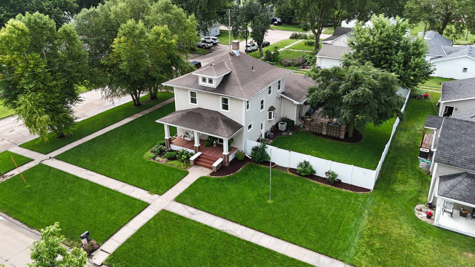 Photo 1 of 57 of home listing at 618 K Street, Aurora, NE 68818