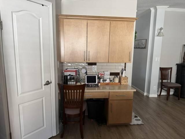 Spacious 1920 SqFt.  Upgraded Kitchen, New Roof, flooring. thumbnail 8