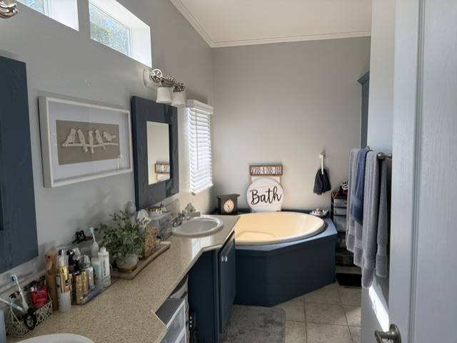 Spacious 1920 SqFt.  Upgraded Kitchen, New Roof, flooring. thumbnail 16