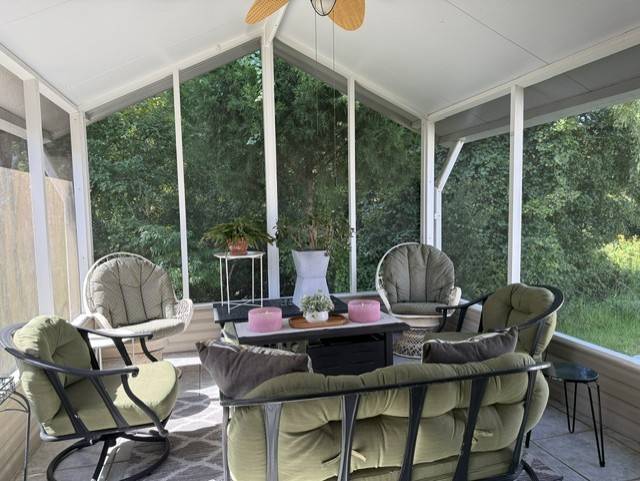 Spacious 1920 SqFt.  Upgraded Kitchen, New Roof, flooring. thumbnail 28